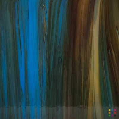W96 Opalescent 96-39 ivory and reactive blue 82x107cm W96 Opalescent 96-39 ivory and reactive blue 82x107cm
