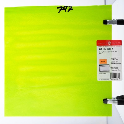 B Opalescent 0126-50 spring green 43x51cm Striker* B Opalescent 0126-50 spring green 43x51cm Striker*